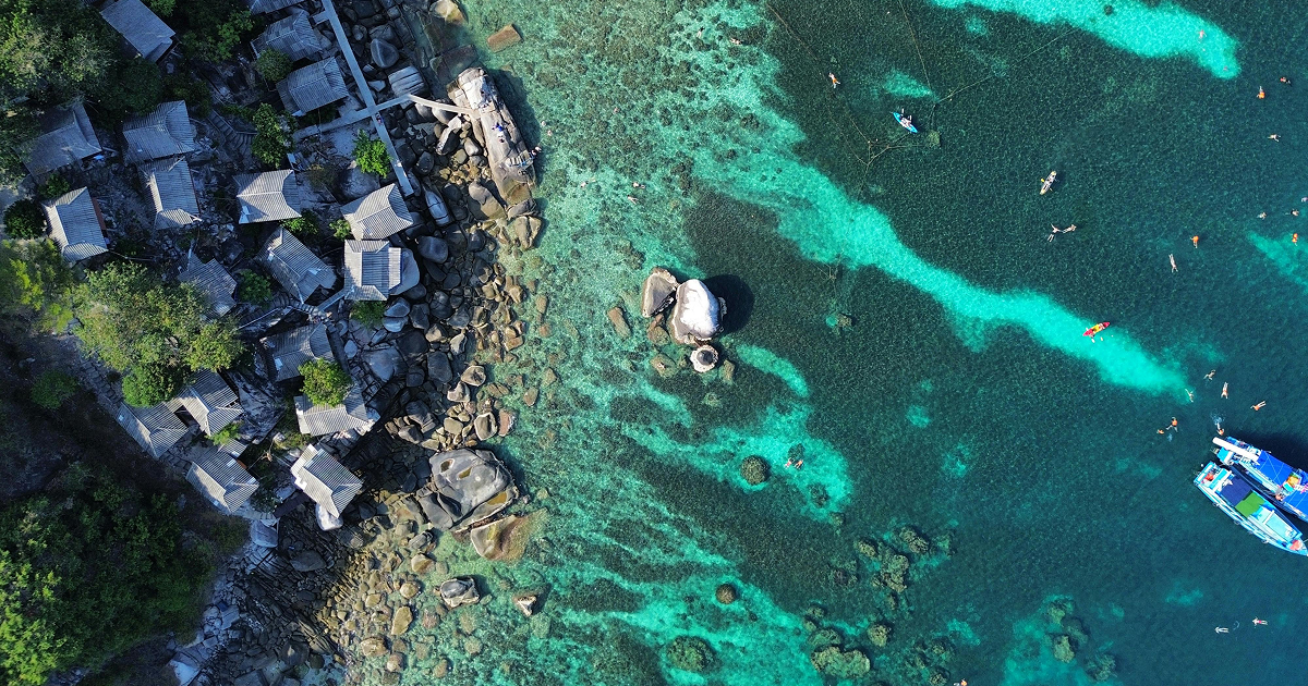 Вид на море сверху.