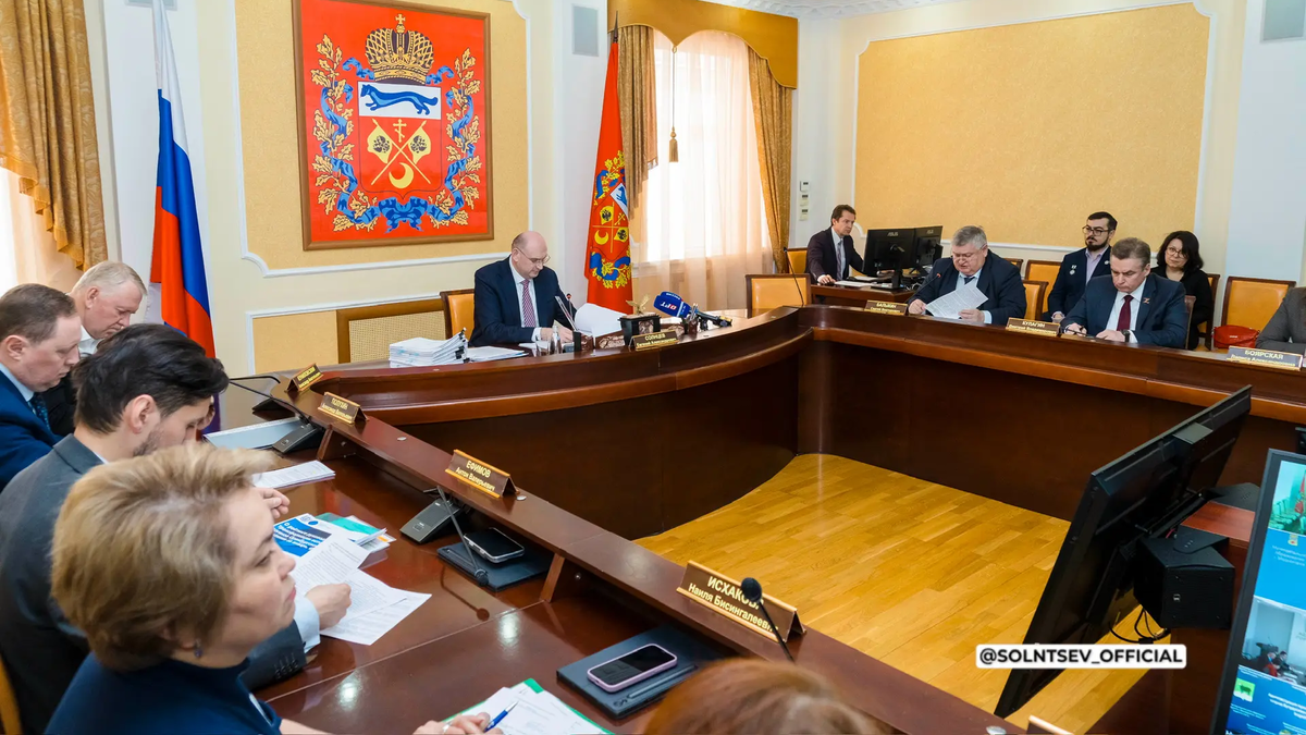     В Оренбурге обсудили ремонт больницы и надзор за управляющими компаниями. Фото: правительство Оренбургской области.