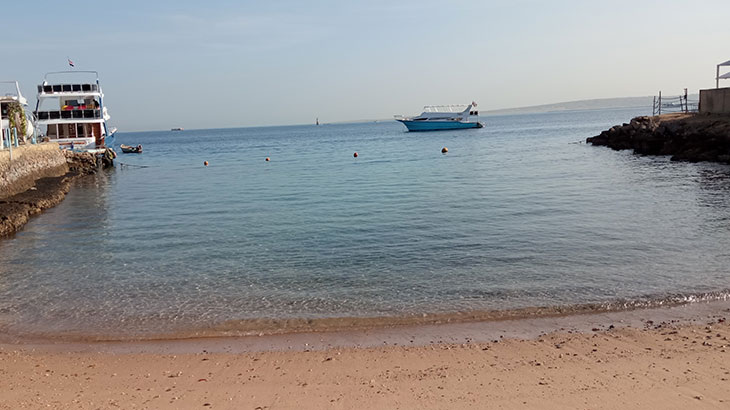 Пляж отеля "Sun & Sea".