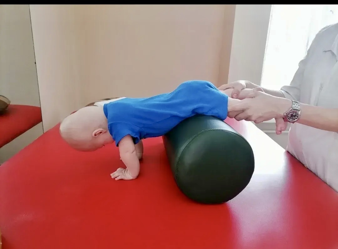 Ваня на занятиях ЛФК.