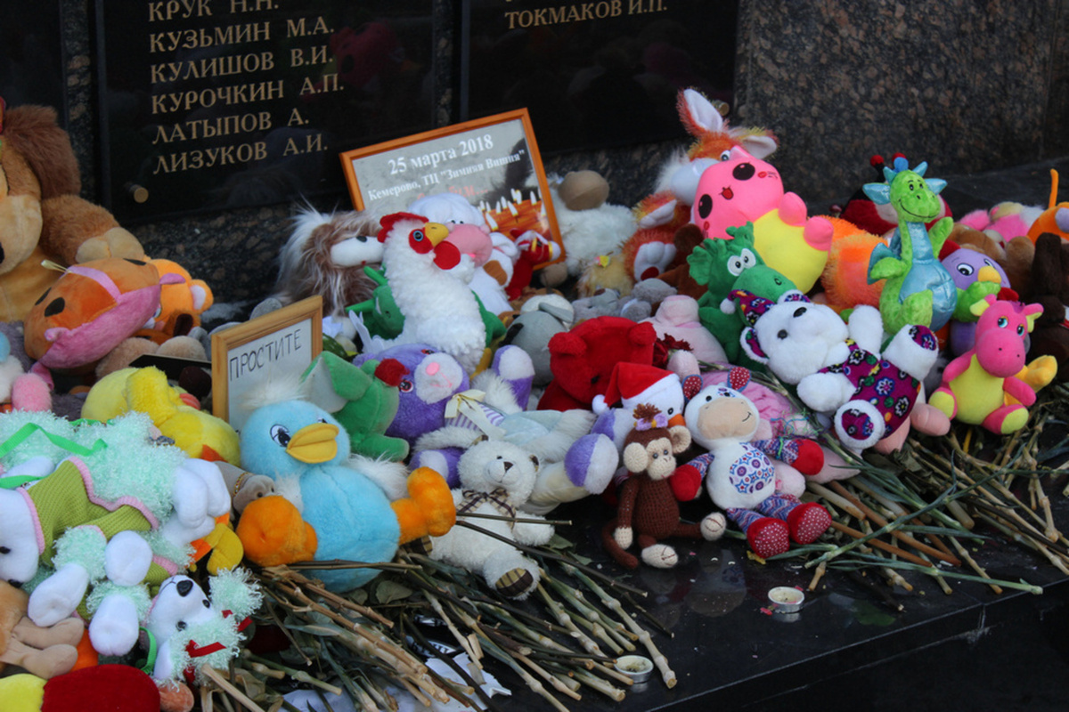 Крупный пожар унес жизни 60 человек, среди которых 37 детей.  Фото: ФедералПресс / Денис Кочкин