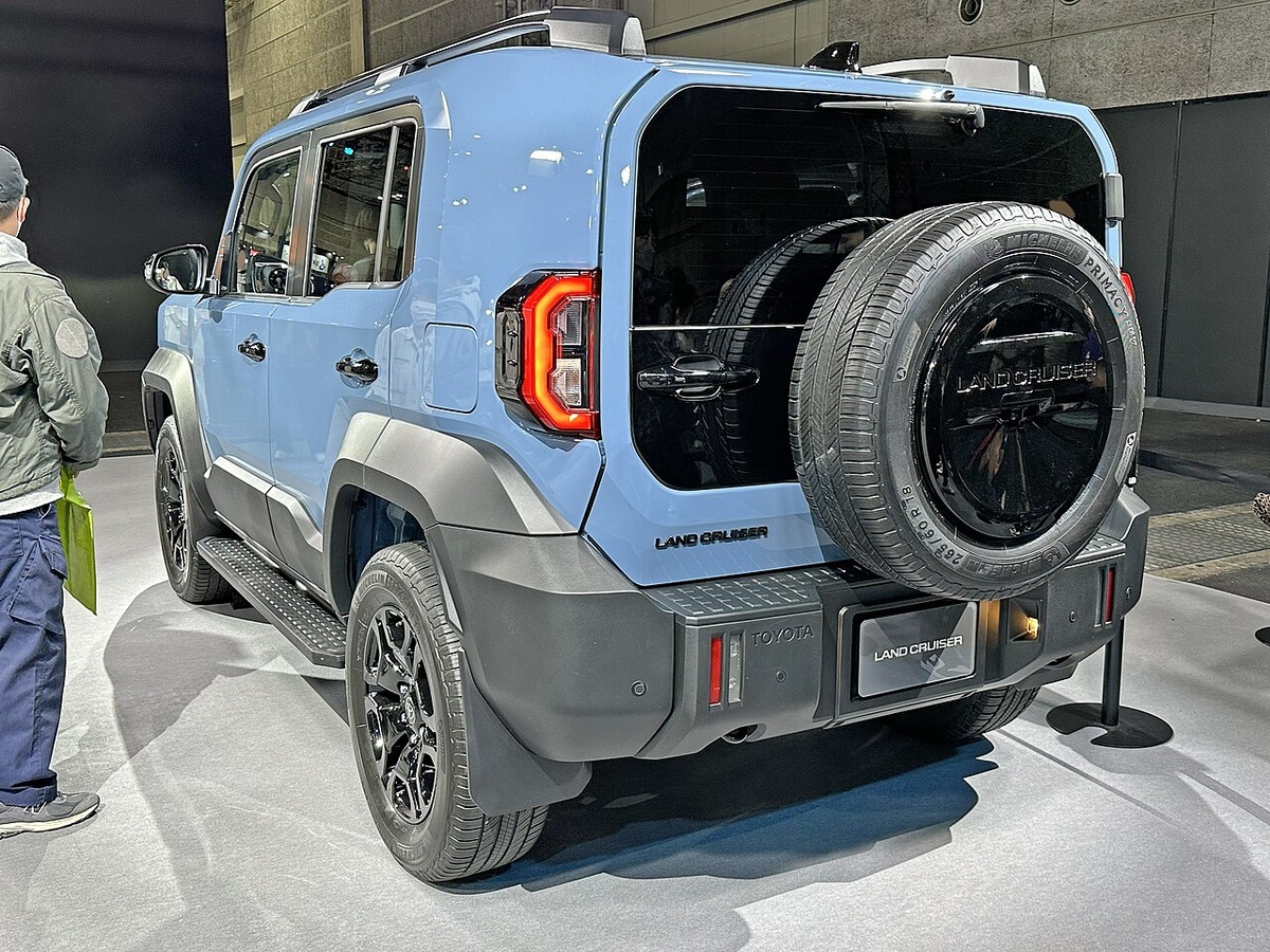 Toyota Land Cruiser FJ. Источник иллюстрации - Яндекс. Картинки