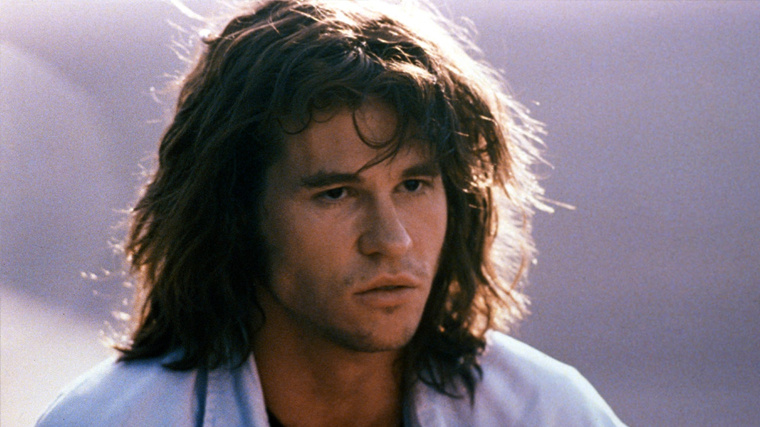    Вэл Килмер в роли Джима Моррисона: полное слияние с рок-идолом.