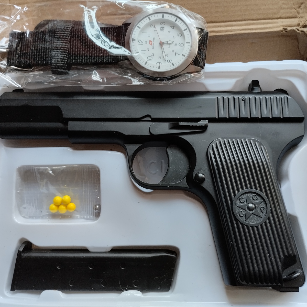 А это прислали: нерабочий ТТ , часы не те и вместо 12 шариков 6 шт.