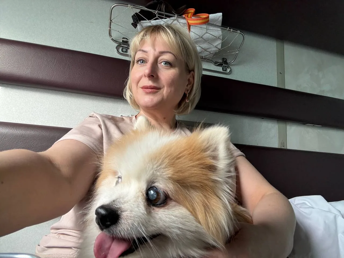 Для Оливера не так важно, поезд это или машина, главное — быть рядом со своей любимой мамочкой и исследовать мир вместе с ней. 