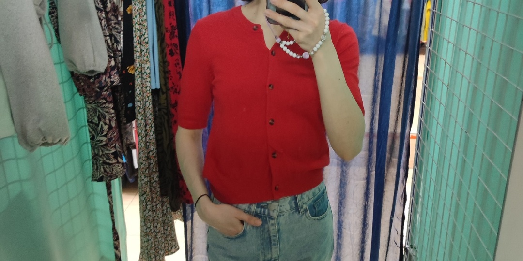 Большой выбор одежды маленьких размеров на стройных девушек в секонд хенде