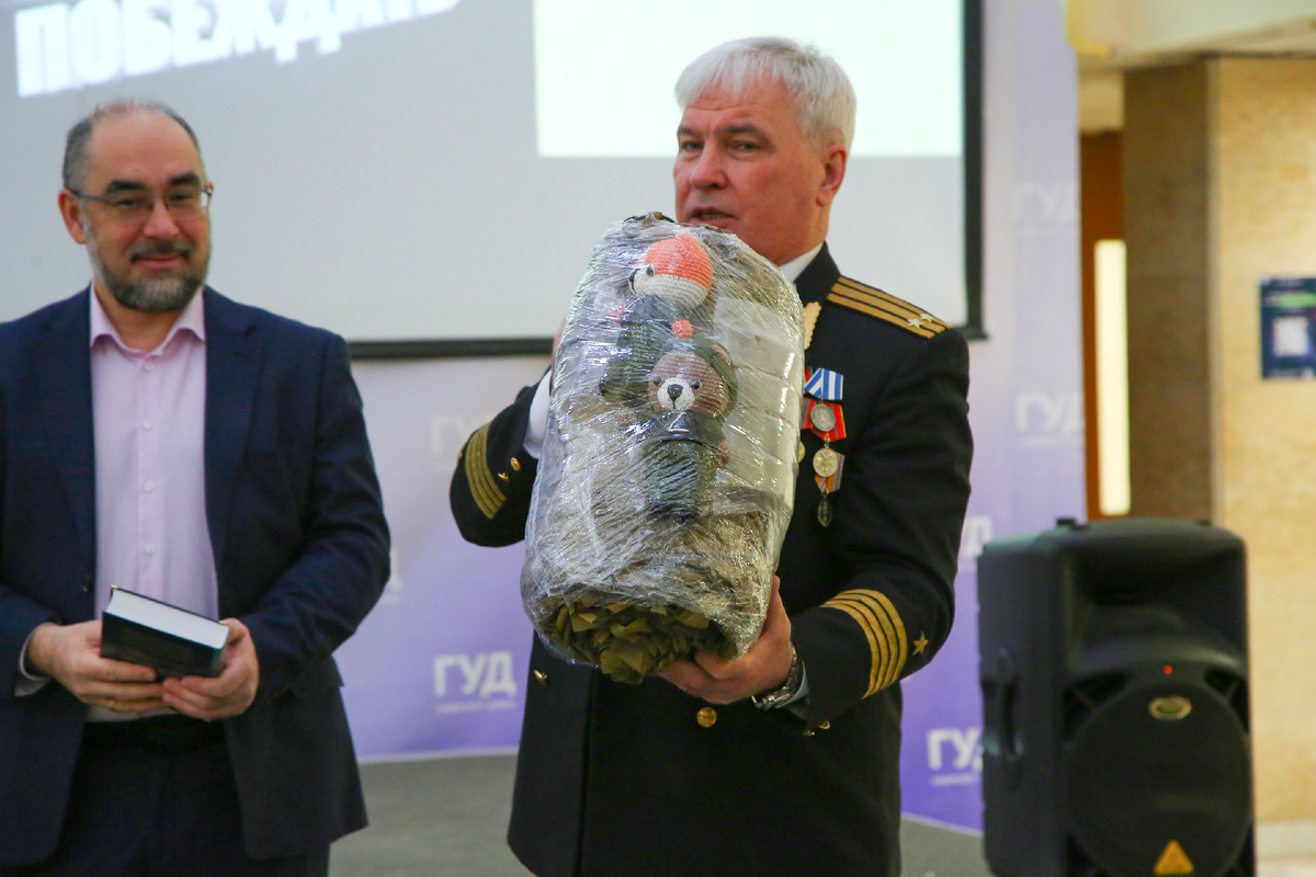 Юрий Моталов рассказывает о вкладе Инны Зарицкой в комплект маскировочных сетей 