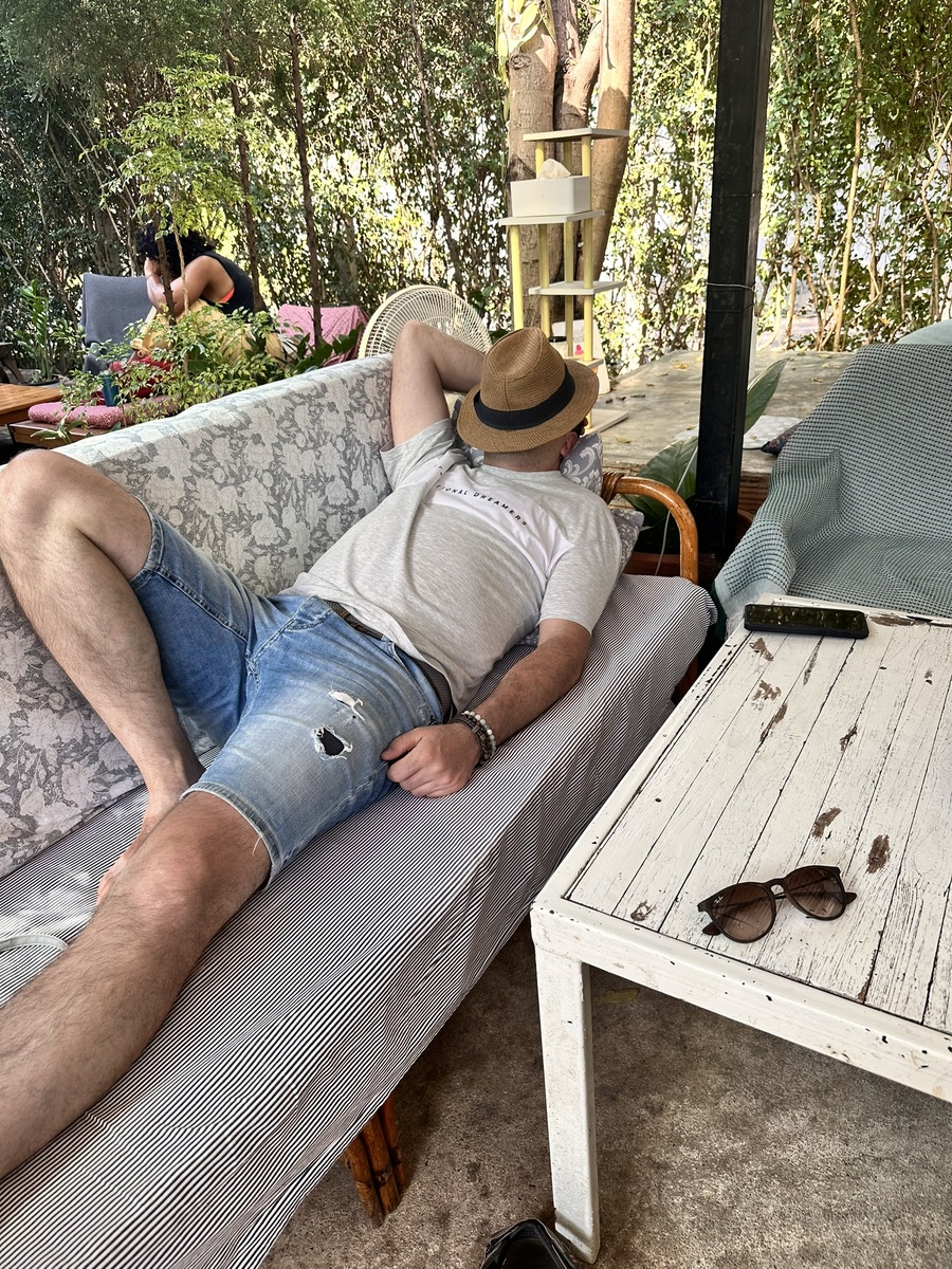 Это Нихат в Малайзии. Фото из личного архива