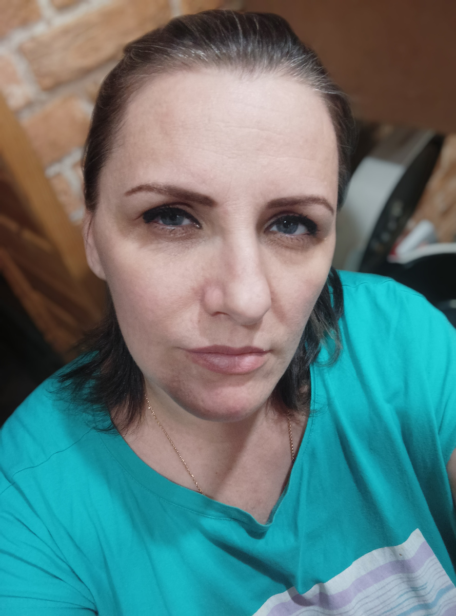 Фотка старая, ещё из дома. Для обложки. Новых нет, один и тот же вид. 