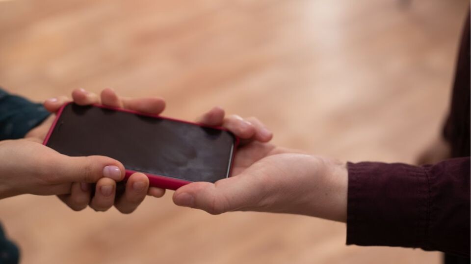    Смартфон. Связь. Источник: Анна Меньшикова, Толк