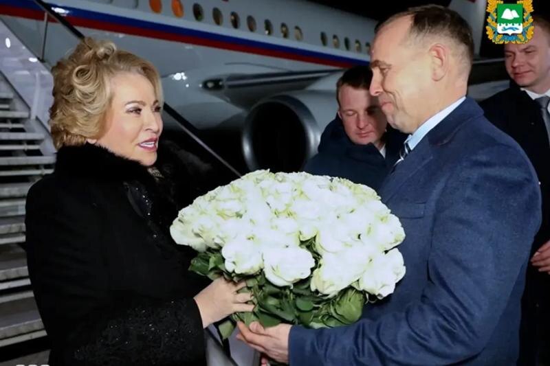    Фото: канал «Курганская область» в МАХ. Валентина Матвиенко и Вадим Шумков