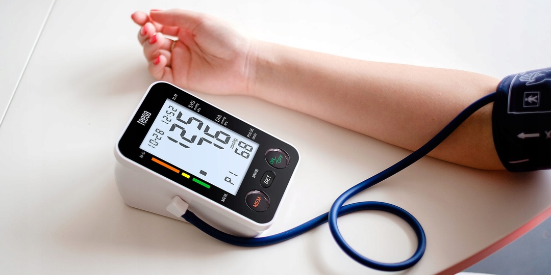 Как снизить давление без лекарств: 10 научно доказанных способов, которые работают в ближайшие дни