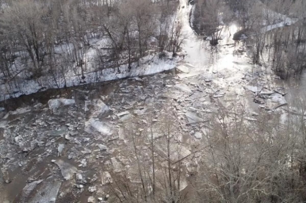    Фото от 23 марта 2023 года - ледоход идёт полным ходом.