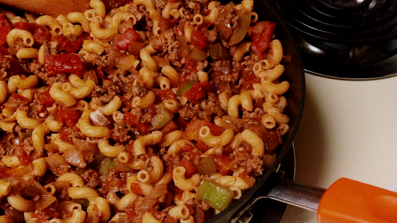 Макароны с фаршем и овощами