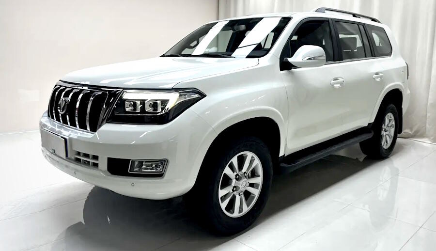 В России начали предлагать «пиратскую» копию Ленд Крузера из Китая