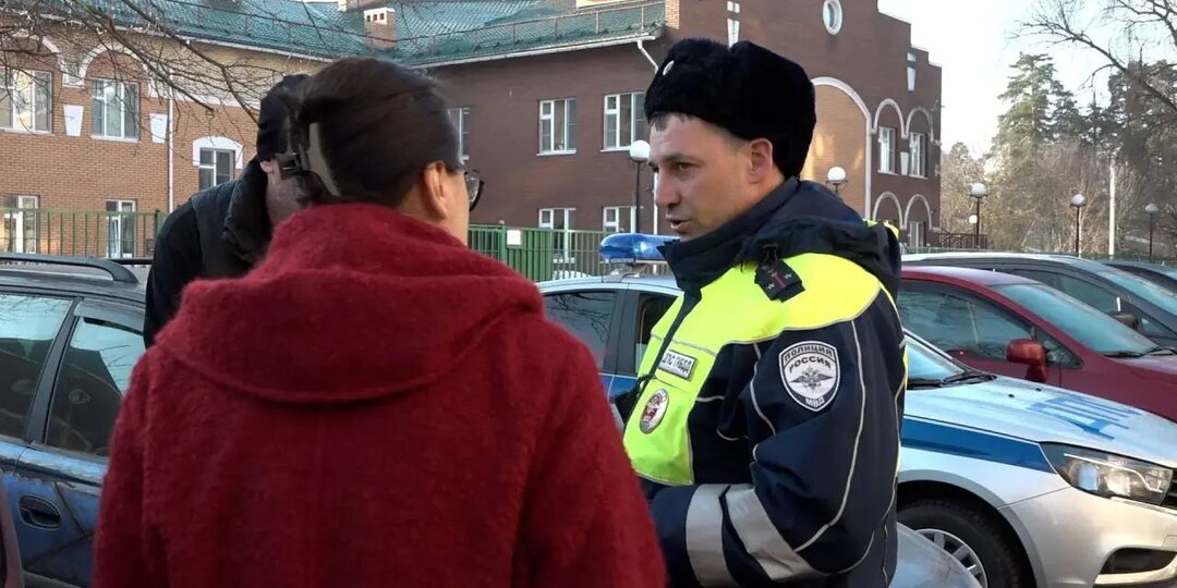 Около детского сада «Золотой ключик» в Пушкино сотрудники Госавтоинспекции провели профилактическое мероприятие «Маленький пассажир