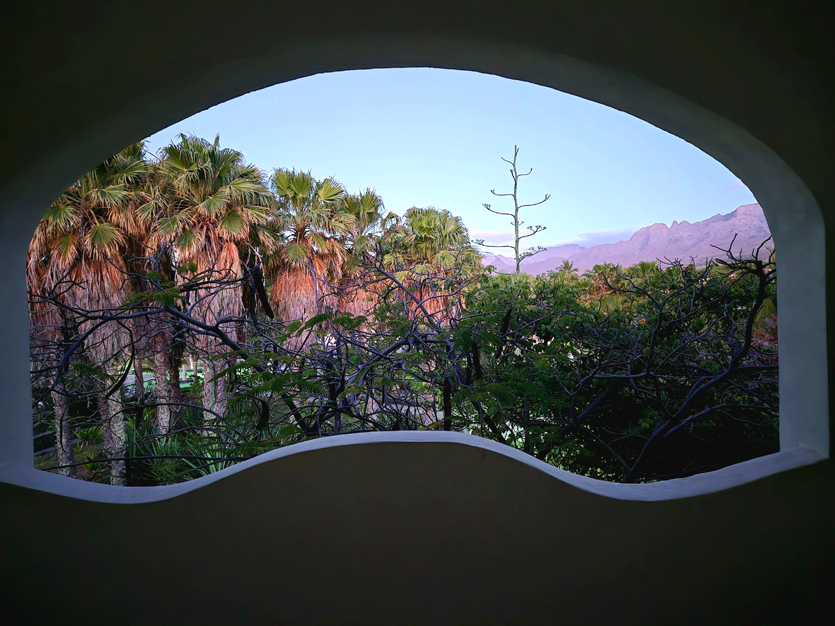 утро на Кабо-Верде, вид из номера, отель арт-ресорт, Порту-Ново, остров Санту-Антан