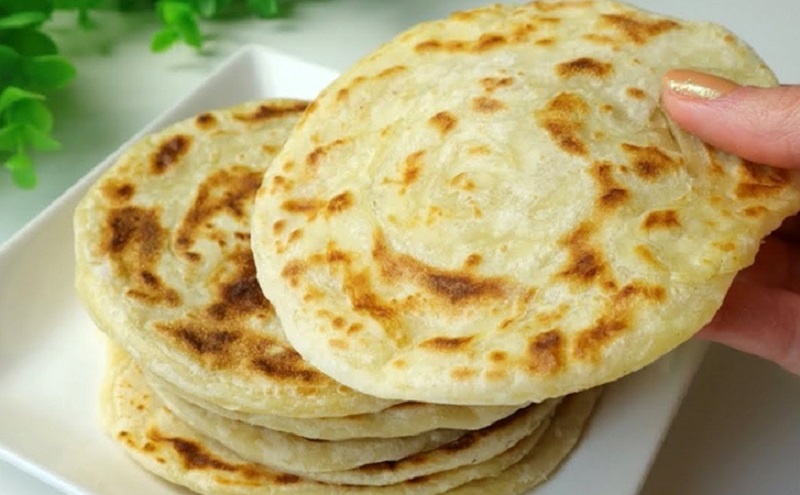 Чесночные лепешки из жидкого теста: быстрый способ заменить хлеб и удивить вкусом