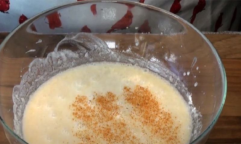 Чесночные лепешки из жидкого теста: быстрый способ заменить хлеб и удивить вкусом