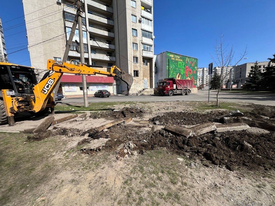    Первым объектом дорожного ремонта стала улица Клубная. ФОТО: ТГ-канал Сергея Козенко