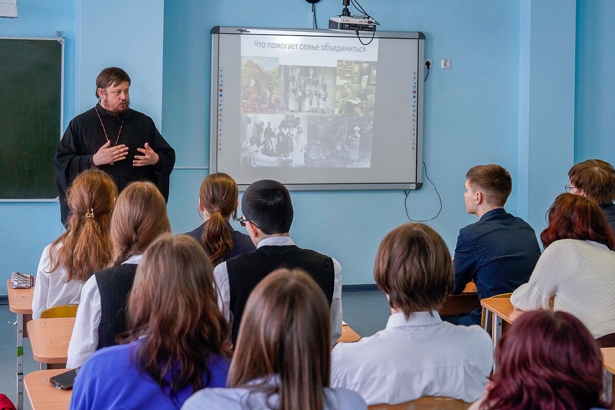    Школьники Ханты-Мансийска порассуждали о том, что объединяет семью