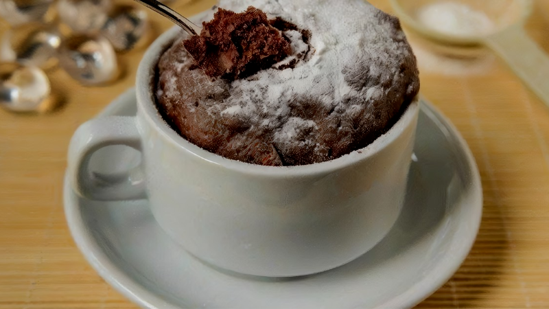 Шоколадный кекс в кружке