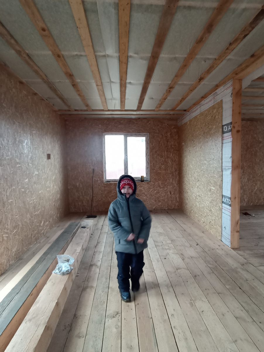 17 ноября 2024 года. Серёжка в нашем недострое. Фото автора