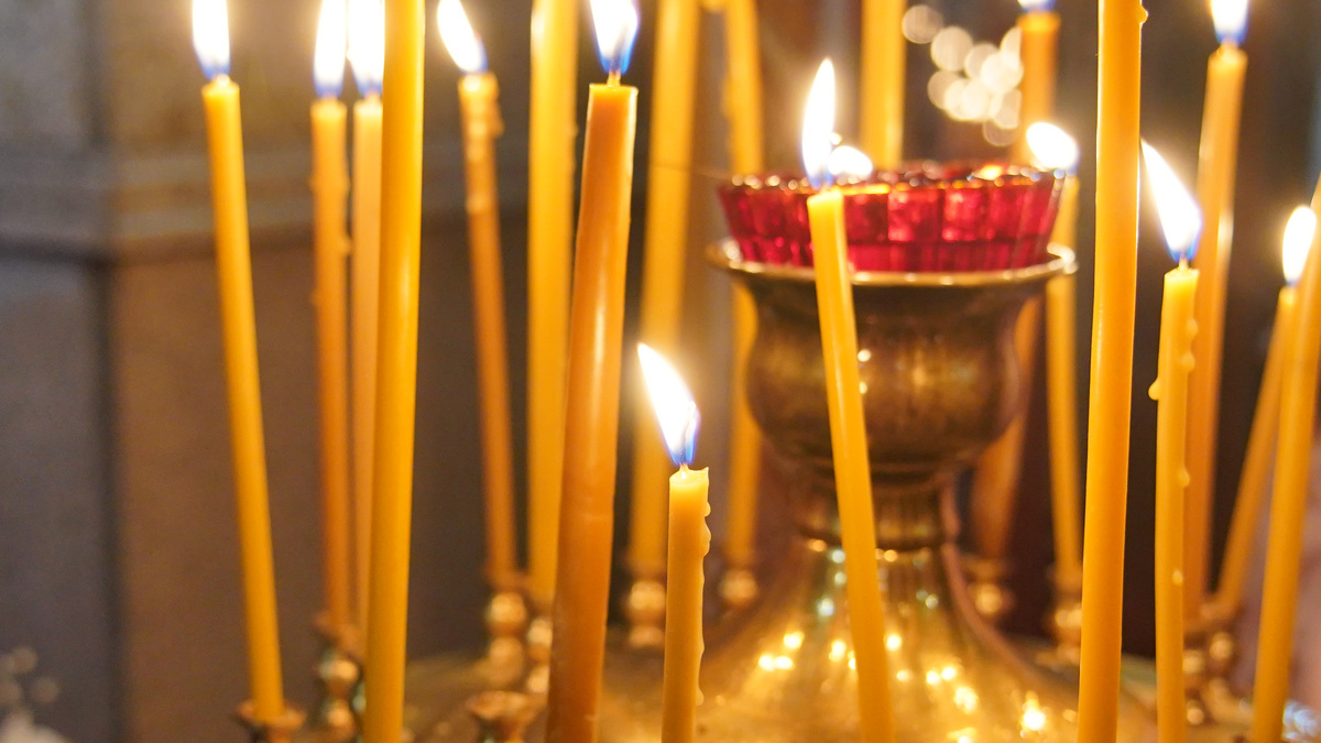    Свечи в храме. Фото: Диана Иванова / КП