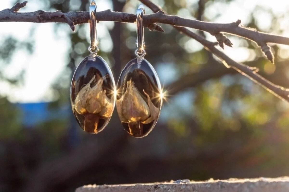    Изделия из эпоксидной смолы завораживают игрой света и цвета.