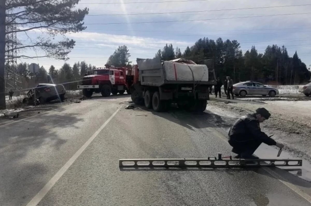    Водитель легковушки погиб в столкновении с «КамАЗом» в Серове