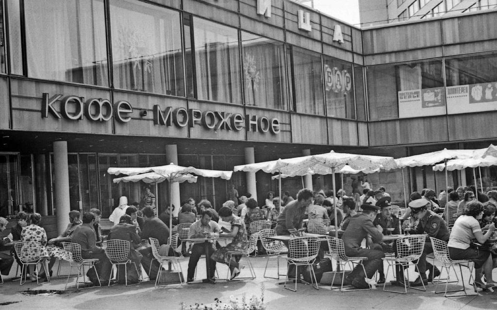 Павел Сухарев
Кафе «Метелица»
Дата съемки: 12 июня 1977