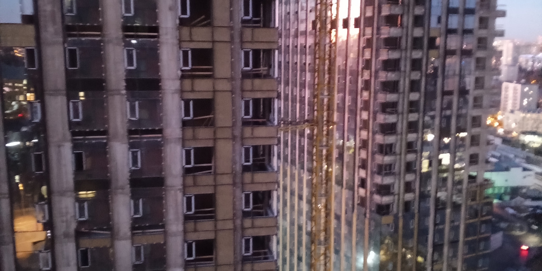 Квартиры на вторичке обесцениваются. А в новострое никак застройщики не наедятся.