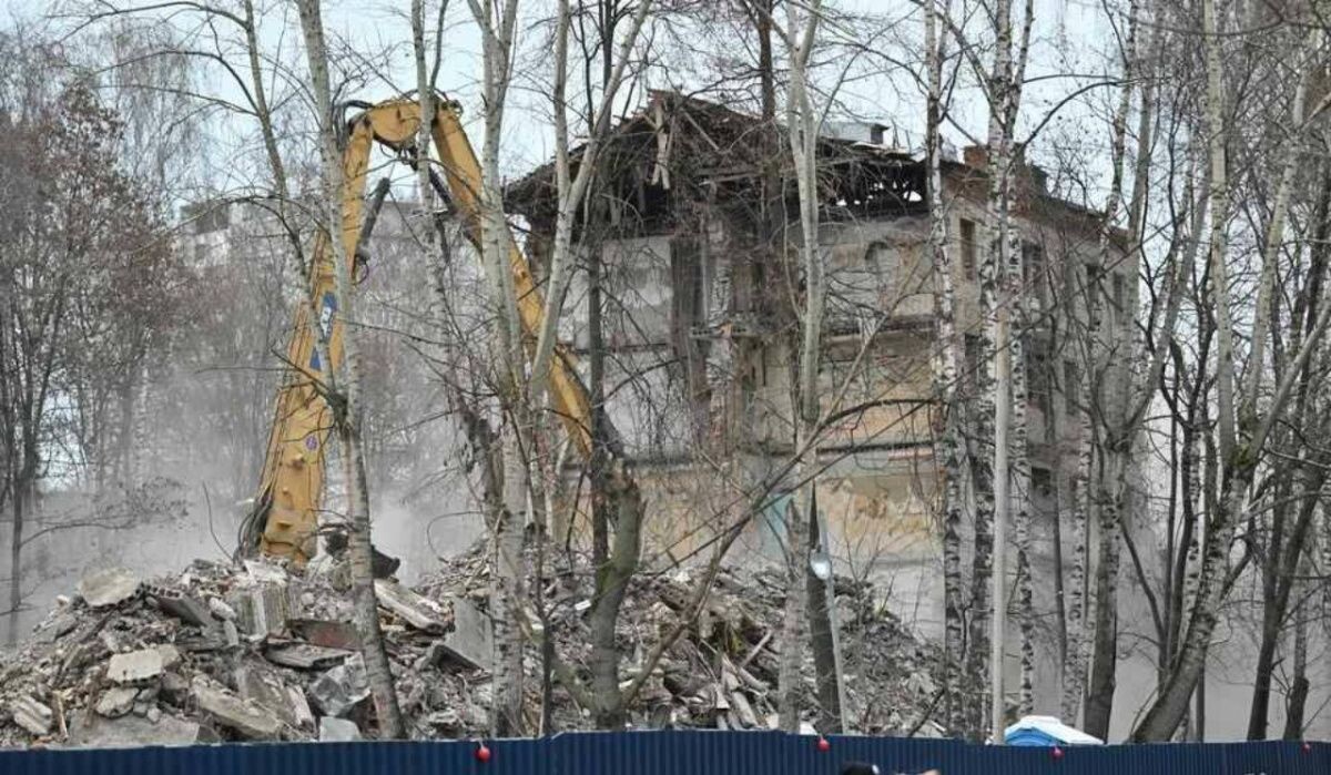     Снос дома. Источник: omsk.kp.ru Автор фото: Евгения Гусева