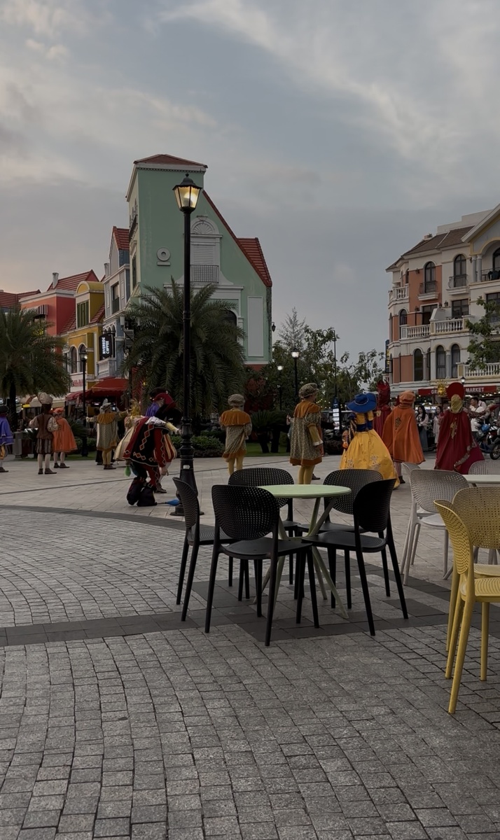 вид из кафе в туристическом месте