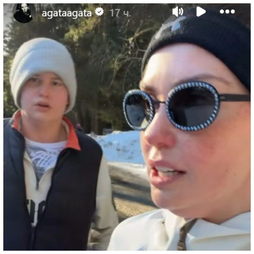 Мама с сыном после пробежки 7 км