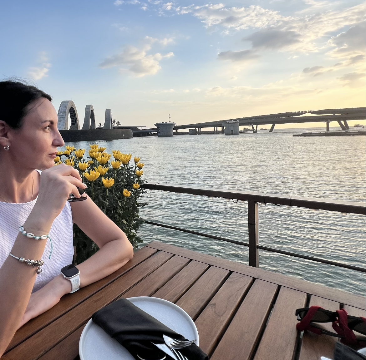 Ресторан Sun Bavaria. Шоу проходит между мостом (виден на фото) и рестораном / фото @tatico_travel