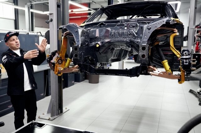    Превратить стандартный, пусть и спортивный, автомобиль в монстра дрифта — задача куда сложнее, чем кажется со стороны. Фото: Александр Браво/Takayama Forward Auto