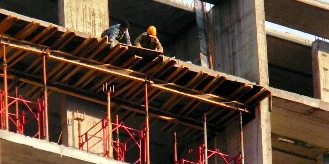 Брянец, нанятый для ремонта кровли, похитил стройматериалы на 80 тысяч