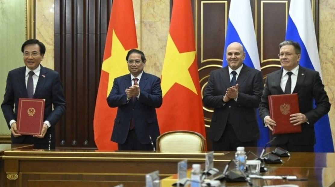    Реакторы поколения III+ сочетают активные и пассивные системы безопасности