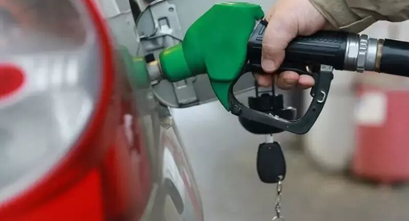    Заправка автомобиля. Фото: СоцСети.