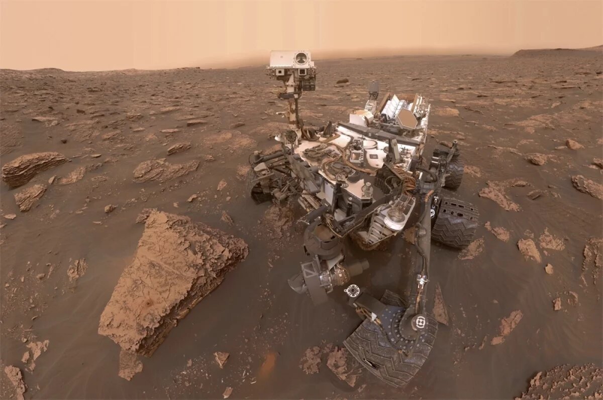    Марсоход Curiosity уже более десяти лет собирает данные на поверхности планеты Марс.