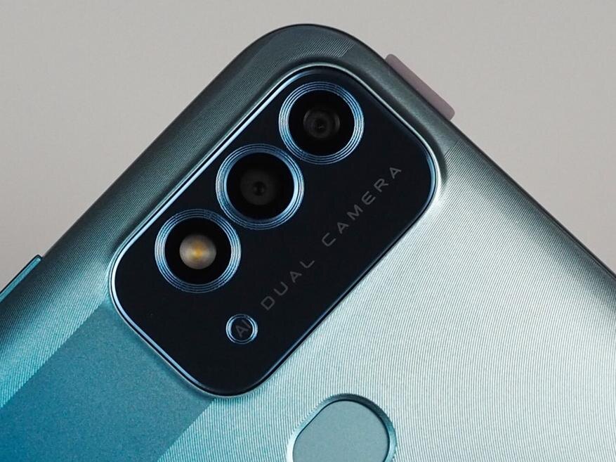 Раньше мы с иронией относились к повсеместным надписям «AI», но теперь засилье искусственного интеллекта стало реальной угрозой