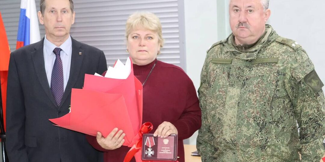 В Брянском районе почтили память героев СВО и передали награды их родным
