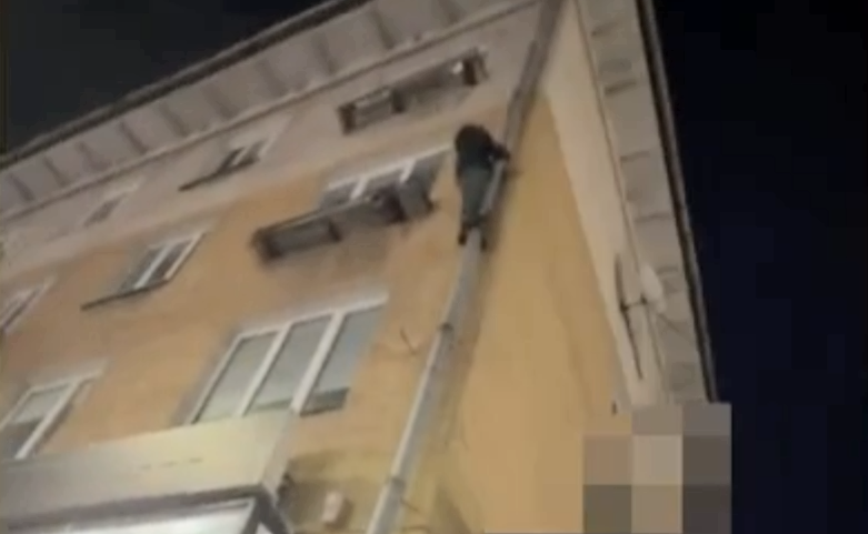 Похититель денег из клиники на Леонова пытался уйти от полиции по водосточной трубе