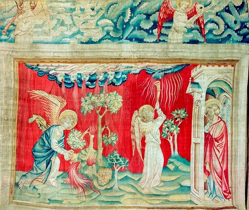 Сто метров шерсти и шелка. Архангелы трубят так яростно, что их трубы, сотканные из металлической нити, до сих пор поблёскивают сквозь семь веков