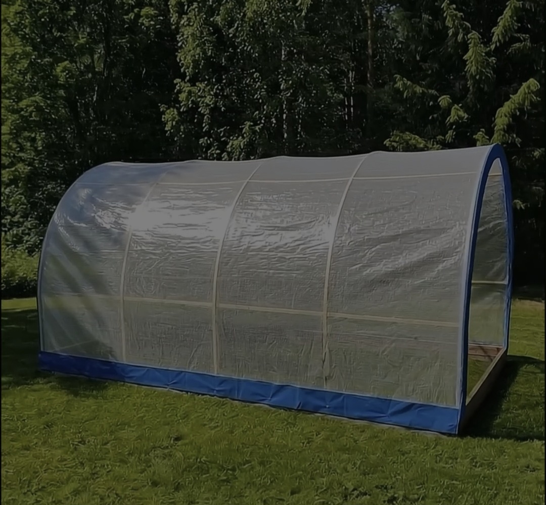 Вот такой. Полог без боковых частей, но у меня свои боковины целые. Выглядит достойно,  но толщину или плотность пленки я оценить по картинке не могу.