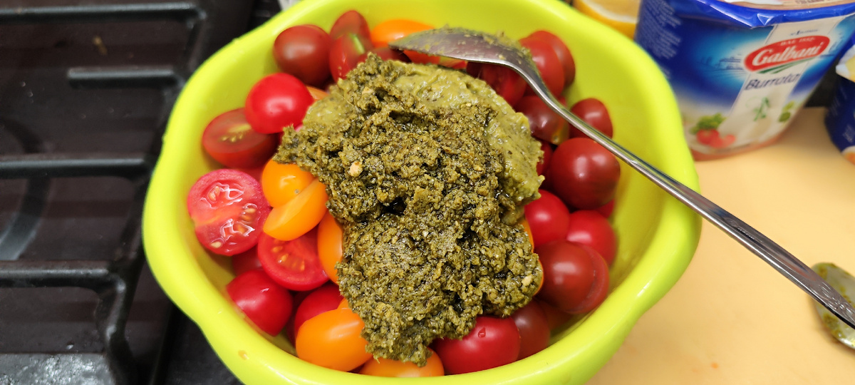 Помидоры с песто