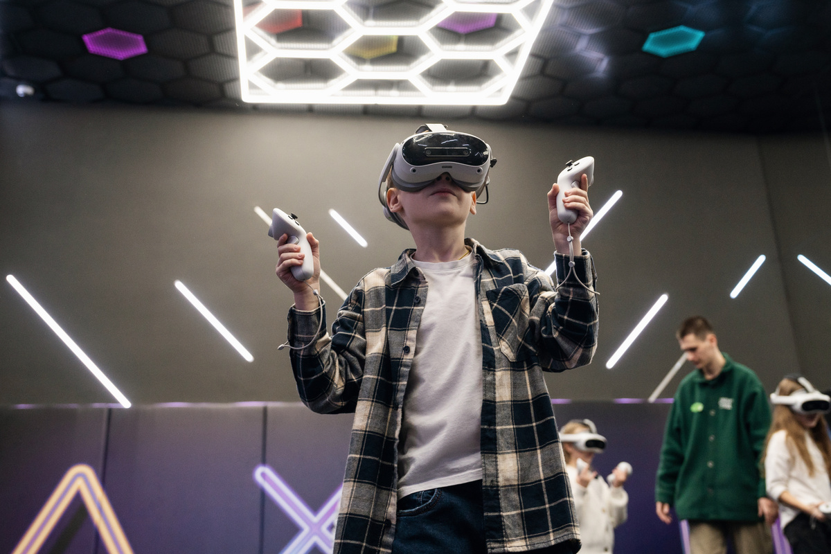 Развлечения с VR-очками в парке приключений «Дримвуд» // Фото предоставлено пресс-службой курорта «Мрия»