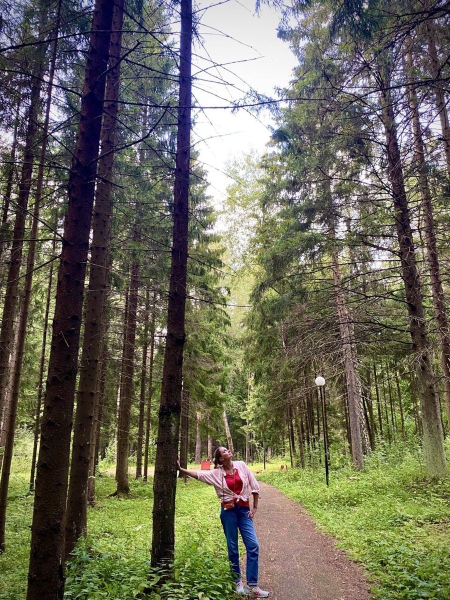 На фото: 
ведущая прогноза погоды на канале ТВЦ Алёна Дублюк