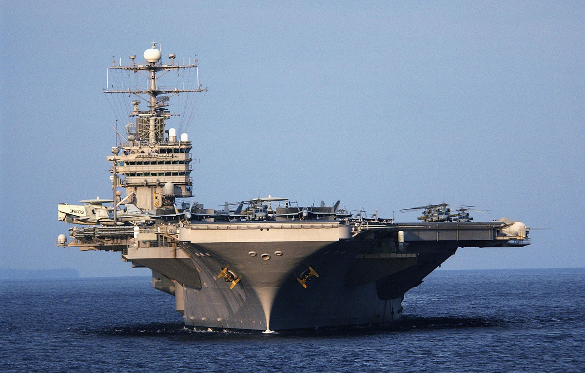    Авианосец USS Abraham Lincoln  Gabriel R. Piper/U.S. Navy via Getty Images
